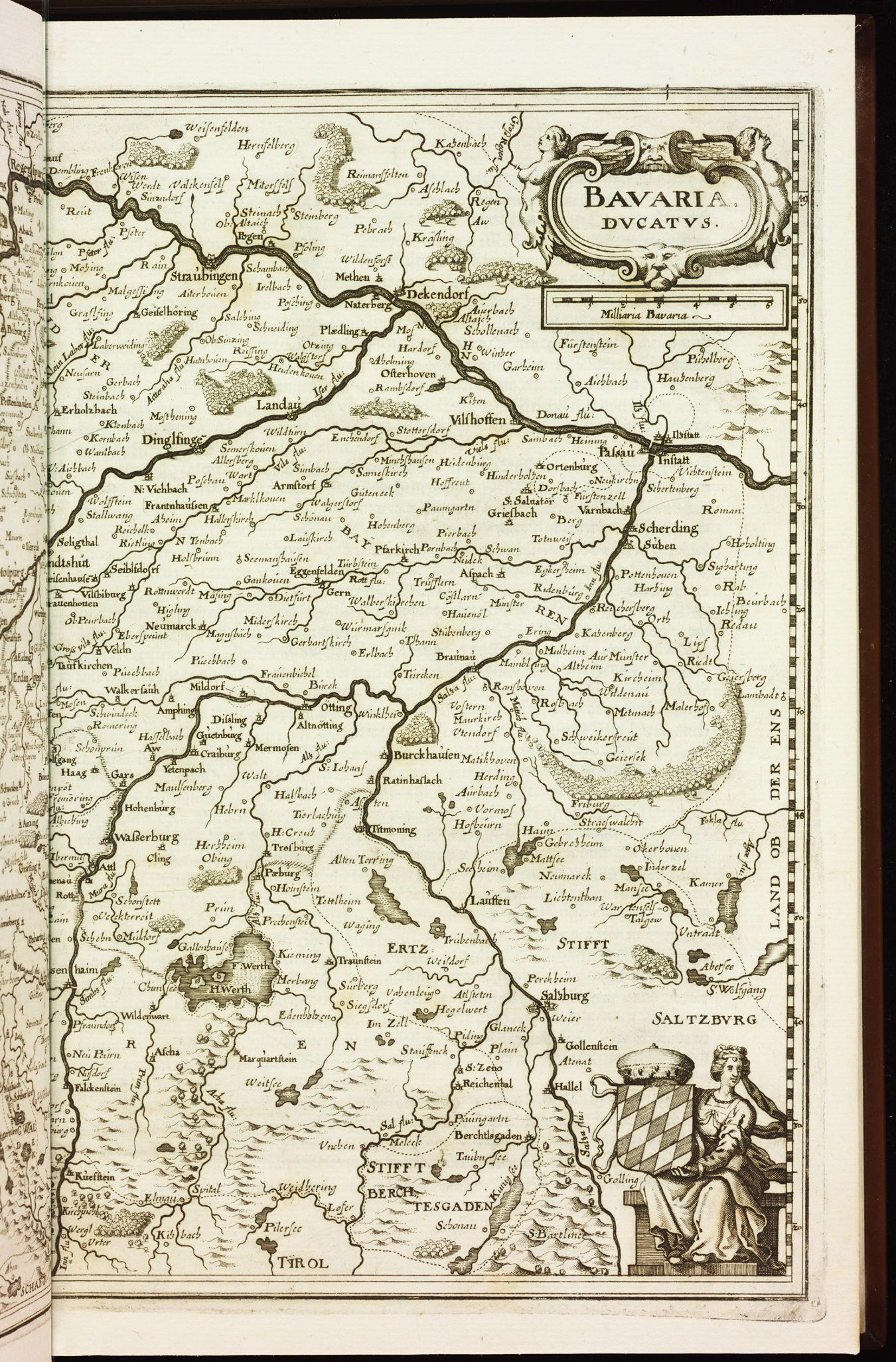 Offenes Buch mit detaillierter Karte von Bayern mit beschrifteten Städten, Ortschaften, Flüssen und geografischen Merkmalen.