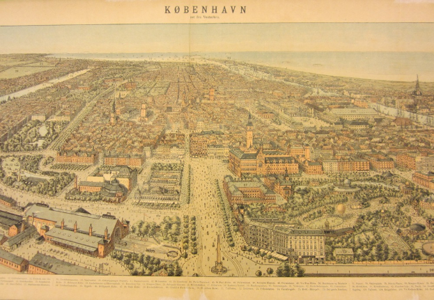 Ein alter Stadtplan von Kopenhagen, Dänemark, der Gebäude, Bäume, Straßen und Wasser zeigt, mit Text oben.