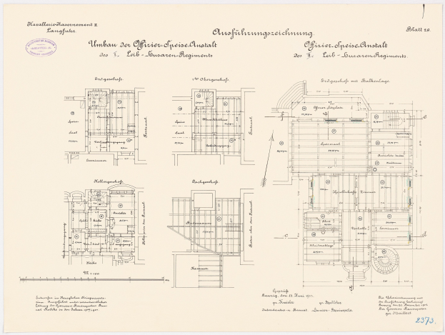 Ein detaillierter Grundrissplan des ehemaligen Bürogebäudes des deutschen Bundeskanzlers, der architektonische Layouts und Textanmerkungen zeigt.