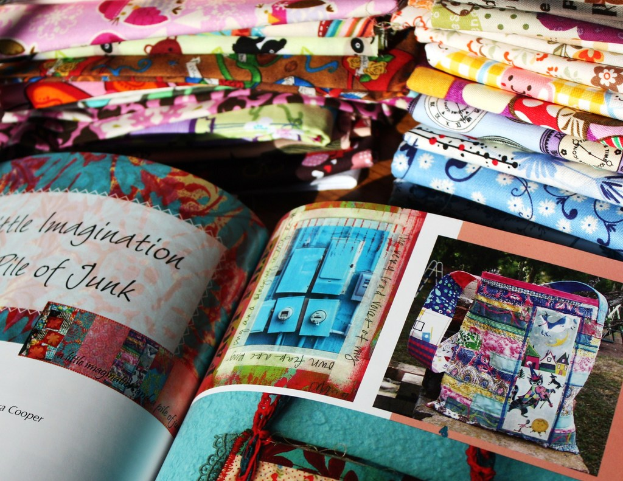 Ein einzelnes Buch mit einem sichtbaren R√ľcken und Umschlag.