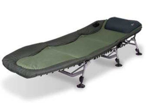 Ein Beinstreifen befindet sich zentral im Bild.