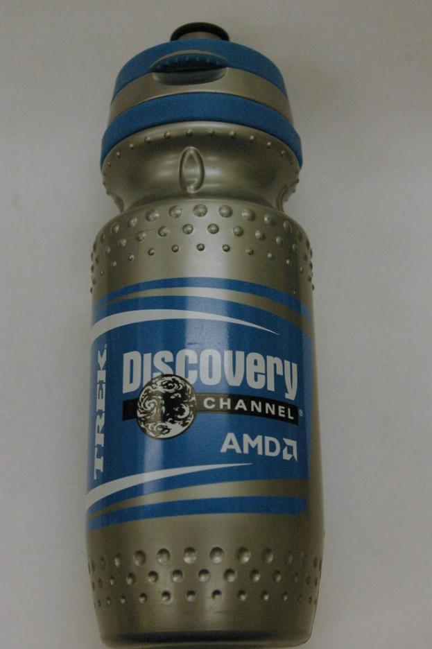 Eine Flasche mit der Aufschrift "Entdeckung."