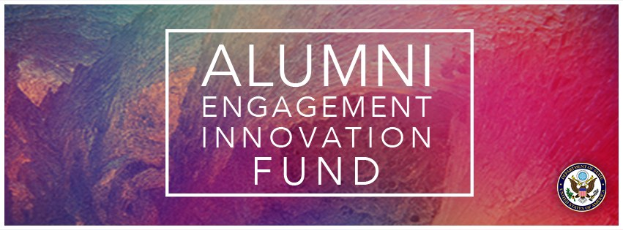 Plakat mit "Alumni Engagement Innovation Fund" in fetter schwarzer Schrift auf einem weißen Hintergrund und dem Logo des Fonds in der rechten unteren Ecke.