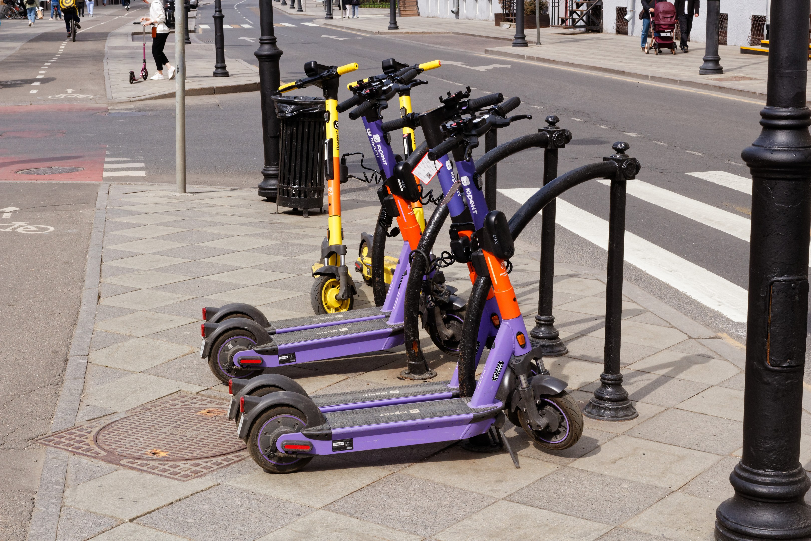 Steuerung: Schaulustige in Bad Kreuznach zeigen Solidarität mit E-Scooter-Fahrer