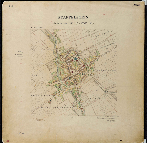 Ein detaillierter alter Stadtplan von Staffelstein, Deutschland, auf schwarzem Hintergrund, der Straßen, Gebäude und Sehenswürdigkeiten zeigt.