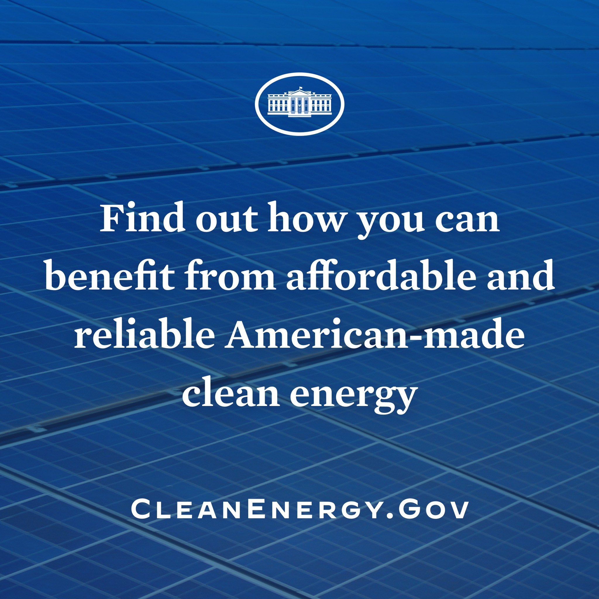 Plakat mit einem blauen Kreis-Logo mit einer weißen Umrandung und einem Stern, weißer zentrierter Text, der "Finden Sie heraus, wie Sie von erschwinglicher und zuverlässiger amerikanischer-made Clean Energy profitieren können", auf einem hellblauen Hintergrund.