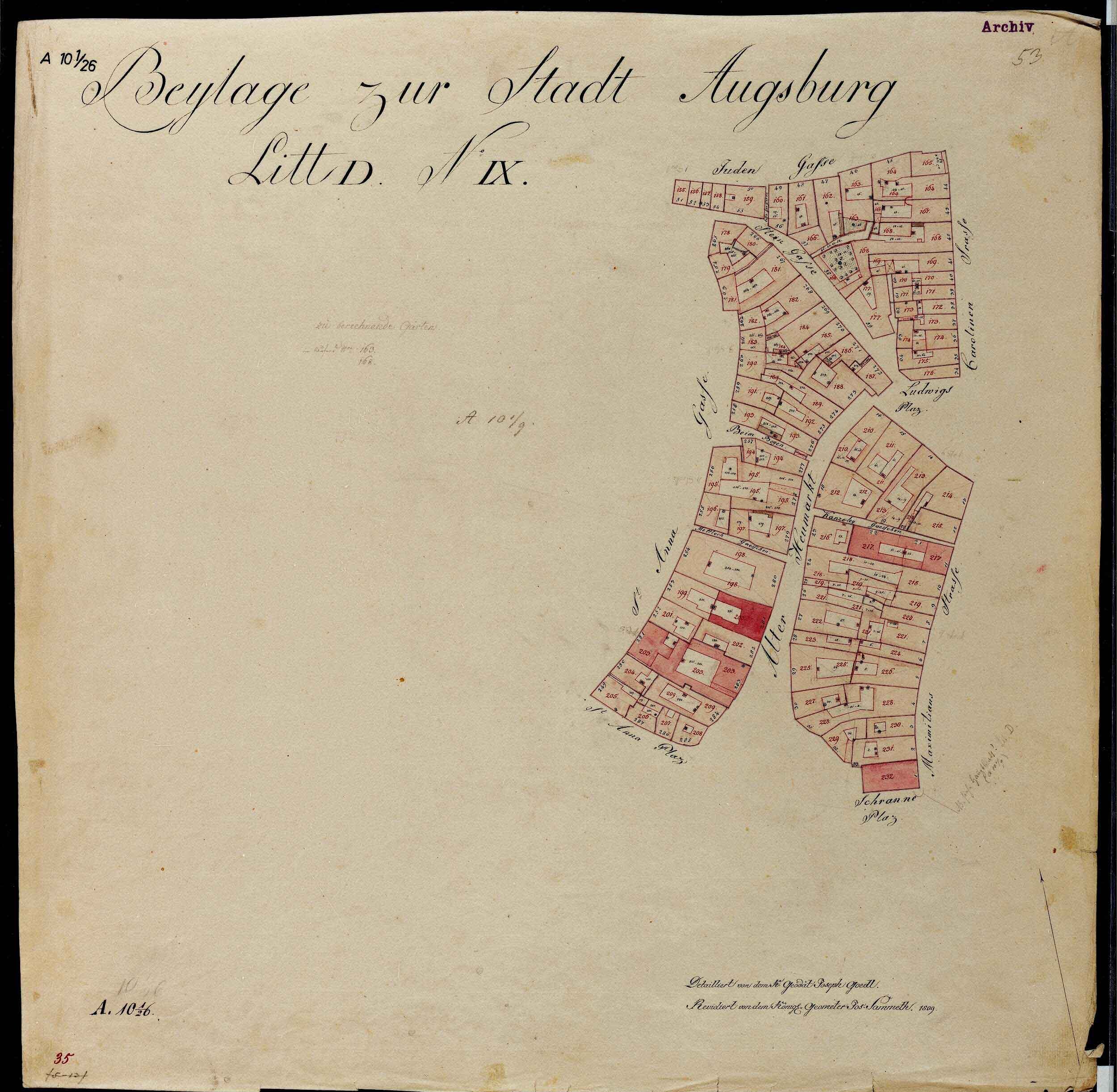 Ein altes Buch mit einer detaillierten Karte von Augsburg, das Straßen, Gebäude und Sehenswürdigkeiten zeigt, sowie begleitenden Text mit weiteren Informationen.