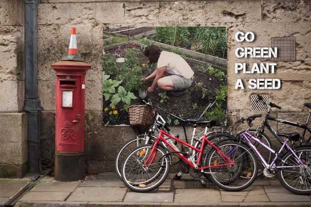 Ein wei√ü-rotes Fahrrad mit zwei M√§nnern auf der rechten Seite und einem Mann in der N√§he.