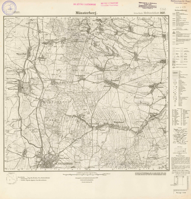 Topographische Karte von München, Deutschland, mit Geländehöhen, Text und Logo-Überlagerung.
