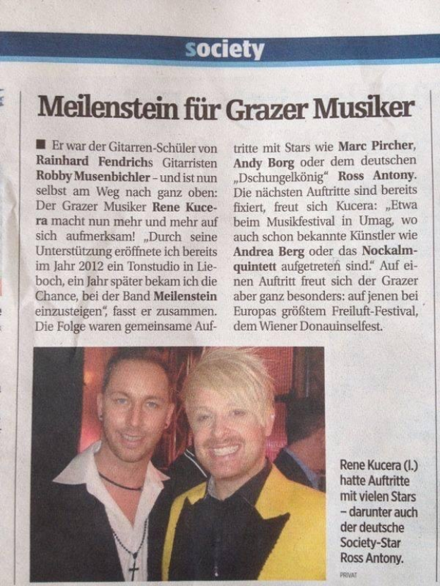Zwei Männer in Anzügen und Krawatten lächeln in eine Kamera in einem Zeitungsartikel mit der Überschrift "Grazer Musiker", datiert März 2012.