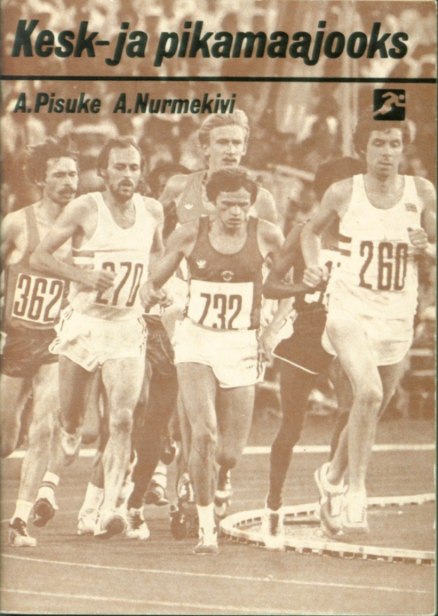 Ein Buchumschlag mit dem Titel "Kesk-ja pikamaajooks" mit einem Bild von mehreren Männern auf einer Laufbahn in Sportschuhen.