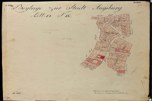 Ein altes Buch mit einer detaillierten Karte von Augsburg, die Straßen, Gebäude und Sehenswürdigkeiten zeigt, sowie begleitenden Text mit weiterer Information.