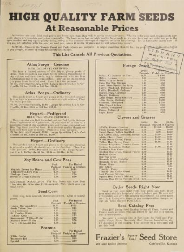 Schwarz-weißes Foto eines alten Buches mit einer Liste hochwertiger Farm-Samen zu günstigen Preisen von Frazier's Seed Store in Coffeyville, Kansas, datiert auf 1927.