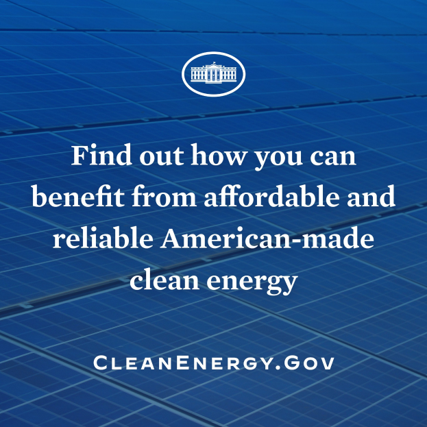 Plakat mit einem blauen Kreis-Logo mit einer weißen Umrandung und einem Stern, weißer zentrierter Text, der "Finden Sie heraus, wie Sie von erschwinglicher und zuverlässiger amerikanischer Made Clean Energy profitieren können", auf einem hellblauen Hintergrund.